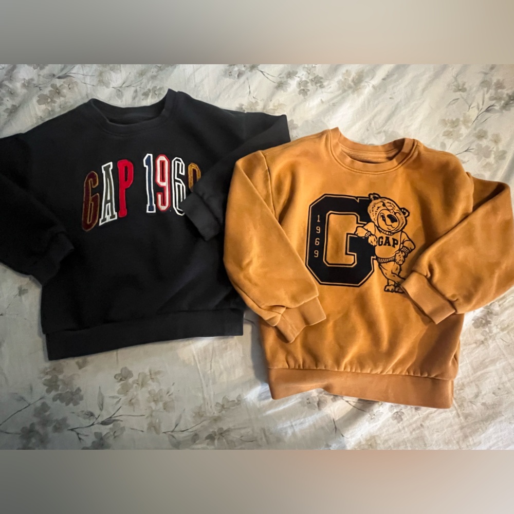 Gap Crewneck Sweatshirts Bundle Toddler Boys 5T. Yellow & Dark Grey. Super cute!
